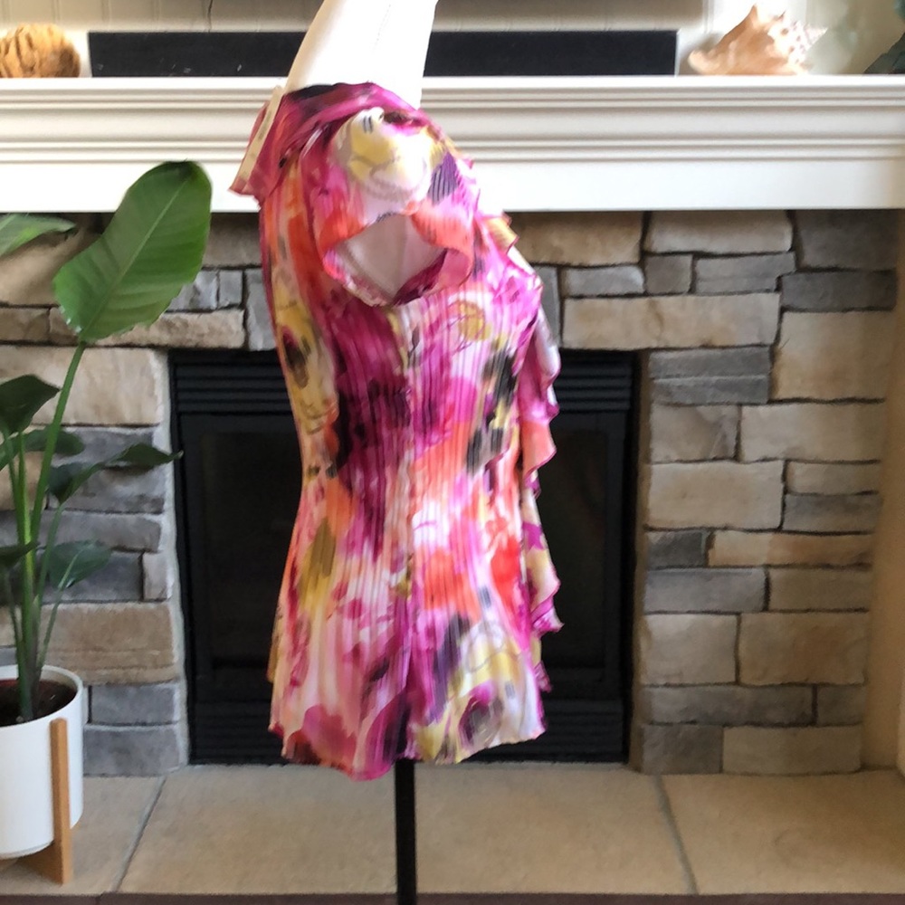 NWT East 5th crinkle floral blouse with ruffle and flutter sleeves size small - Picture 5 of 6